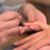 Naturalne sposoby na wzmocnienie paznokci: domowe przepisy i porady.
